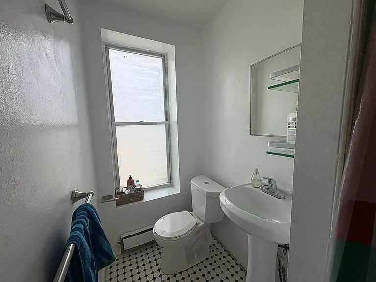 638 Park Pl #2B — Photo 3