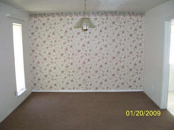 3rd image of 4015 Oak Arbor Dr