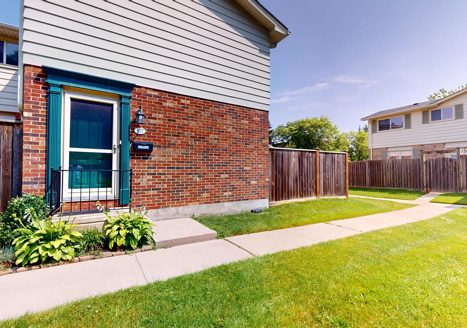 107 Conway Drive London — Photo 2