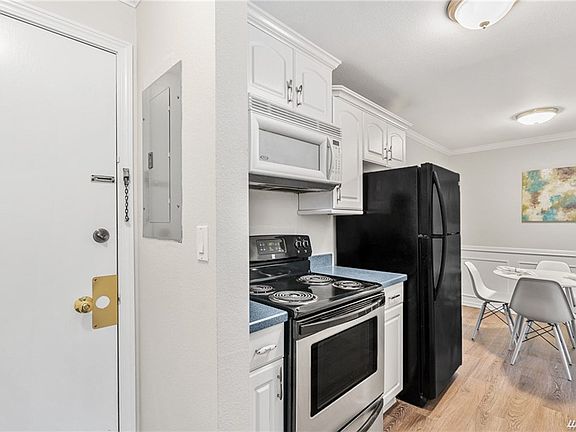 3rd image of 19428 Aurora Ave N Unit 324