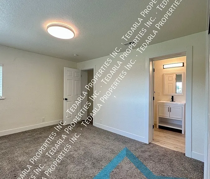 1070 S Irving St — Photo 10
