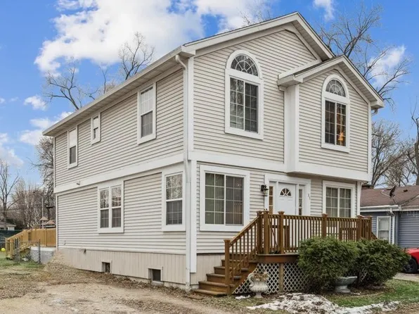 35 Tremont Rd, Fox Lake, IL 60020