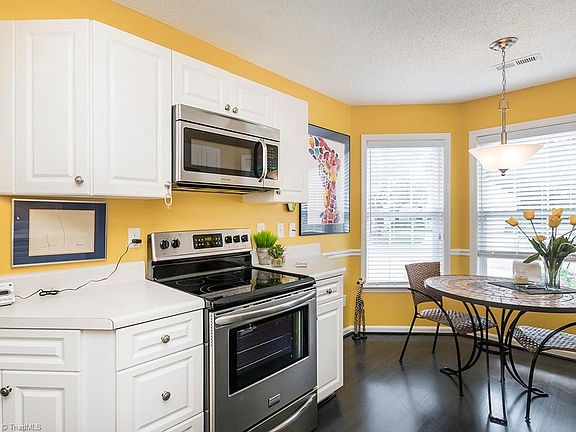 4th image of 31 Mansfield Cir