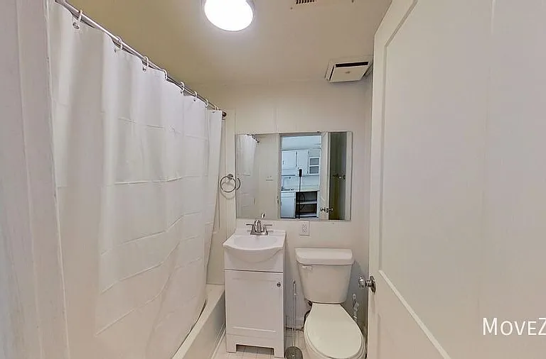 209 E Peace St #B — Photo 16