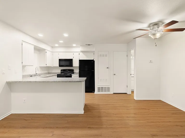 1661 Forest Avenue Apartments — Photo 48