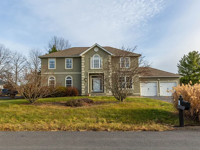 180 Muirfield Ct — Photo 1