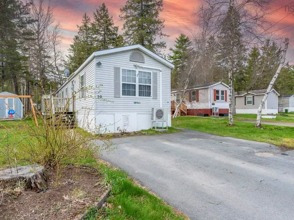 20 Maple Leaf Dr, New Minas, NS B4N 5L2