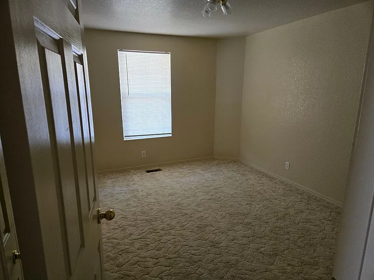 841 Beverly Hills Dr — Photo 4