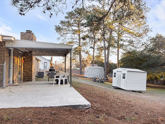 3rd image of 561 Lee Road 219