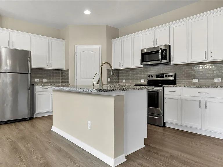 1013 Gaelic Dr — Photo 6