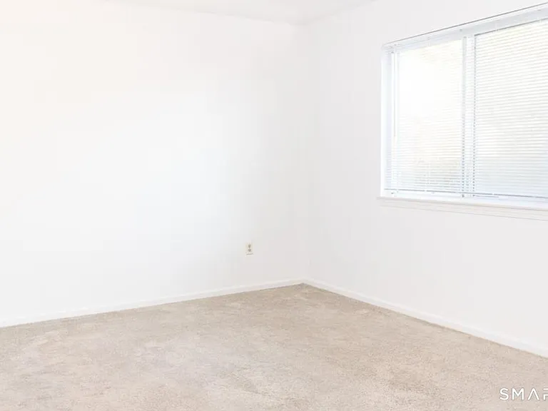 211 Windgate Cir #B — Photo 8