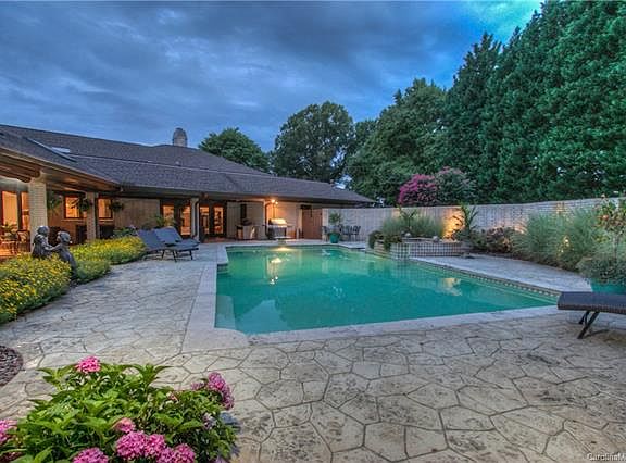 3rd image of 3631 Brentwood Dr