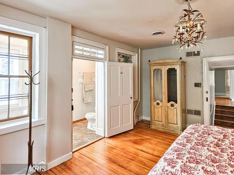340 N Market St — Photo 30
