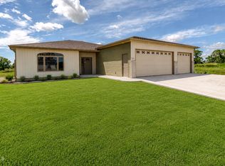 5531 Holmes Dr, Bismarck, ND 58504
