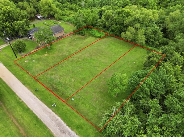 7117 Lewis Rd, Hitchcock, TX 77563