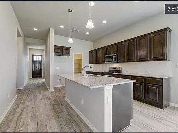 3rd image of 925 Centerra Hills Cir