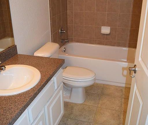 5th image of 1 Dogwood Circle Pl