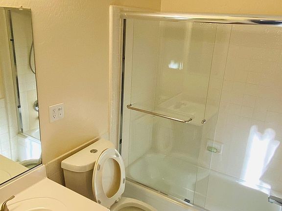 4th image of 2390 39th Ave APT 1