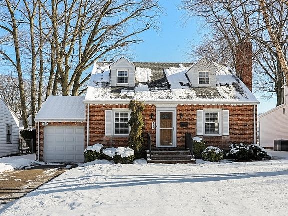 2nd image of 393 Huntington Rd