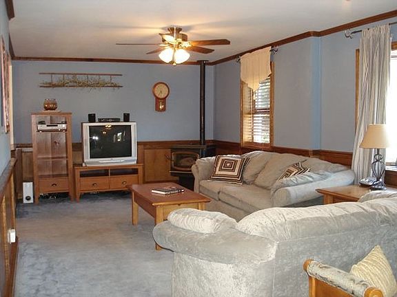Large living room w pellet stove