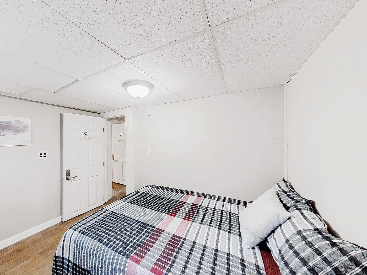 4 bed, 3.0 bath, 1075 sqft, $615 — Photo 2