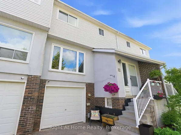 303 Garden St #12, Whitby, ON L1N 3W3