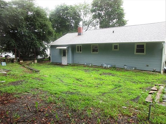 4th image of 28 Wild Rose Ave