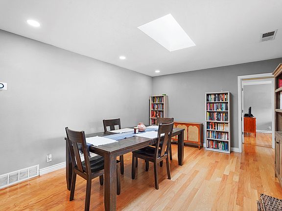 5th image of 11704 Holiday Ave NE