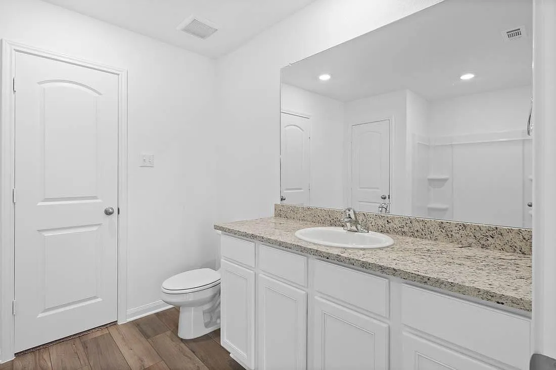 3 bed, 2.0 bath, 1305 sqft, $2,145 — Photo 4