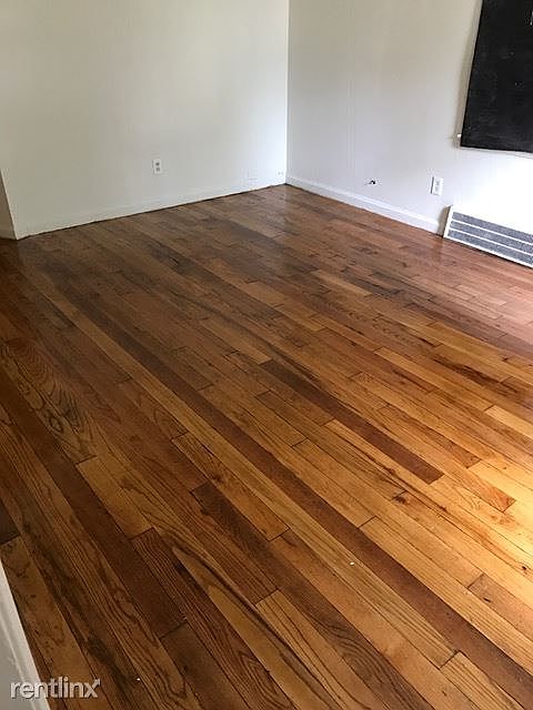 12090 Rositer livingroom