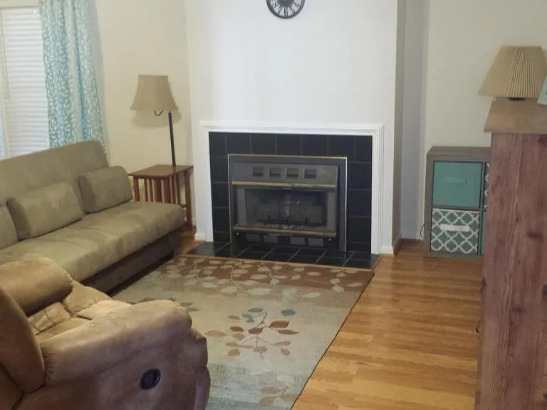 126B W Victoria Ct — Photo 5