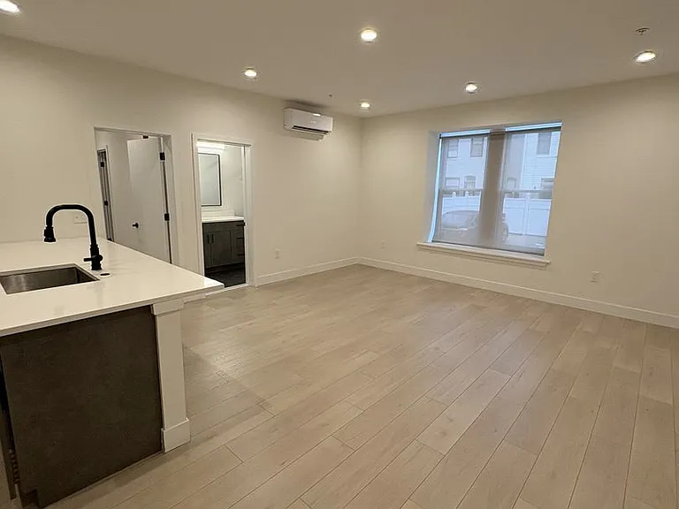 Modern and Sleek 611 S Fagley Street Apartments! — Photo 12