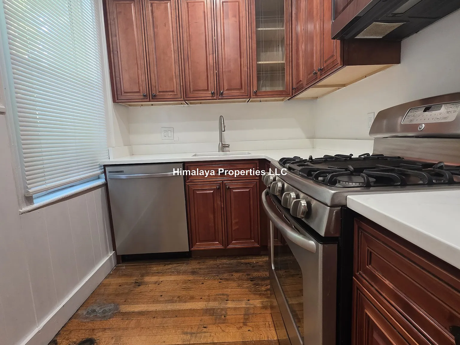 2 bed, 1.0 bath, $2,500 — Photo 3