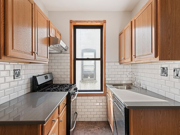5th image of 805 8th Ave