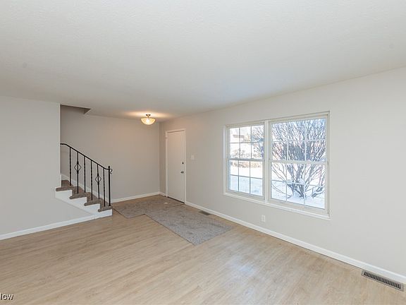 3rd image of 6919 N Parkway Dr