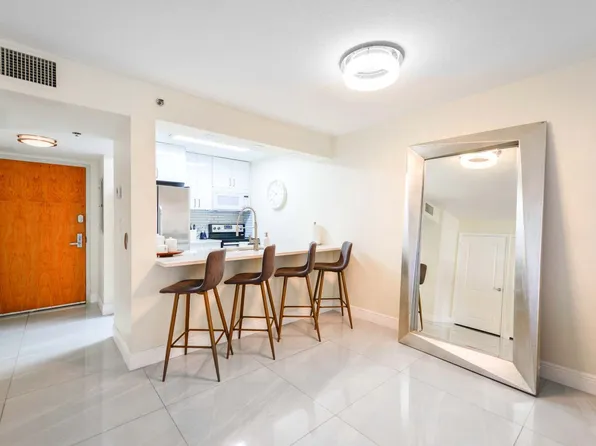 1 SE 12th St, Miami, FL