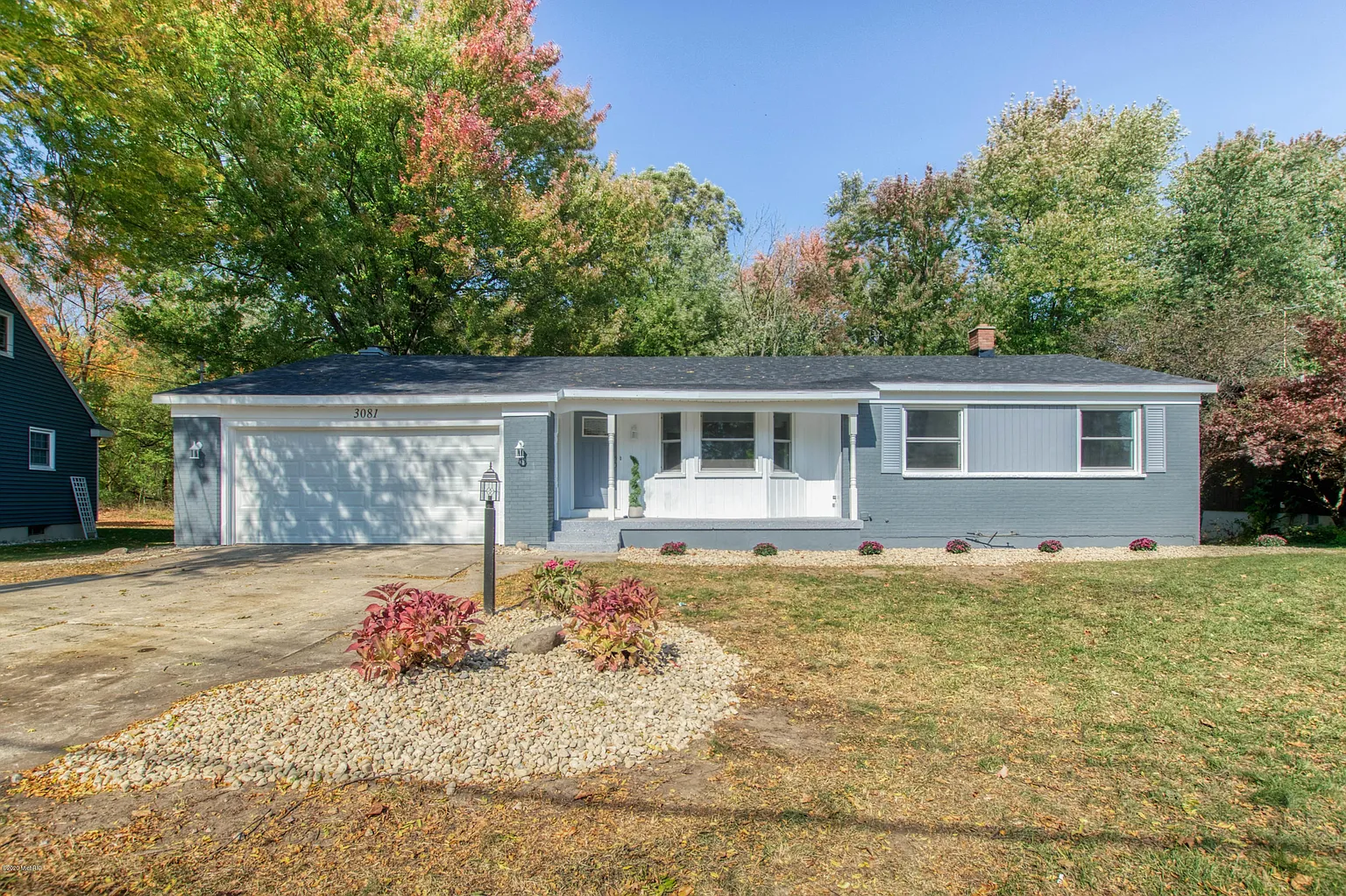 3081 Willow Creek Dr SW photo 1