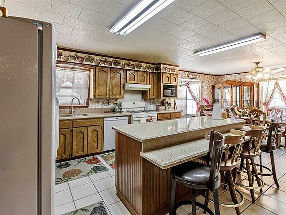 4th image of 4021 Benton Dr