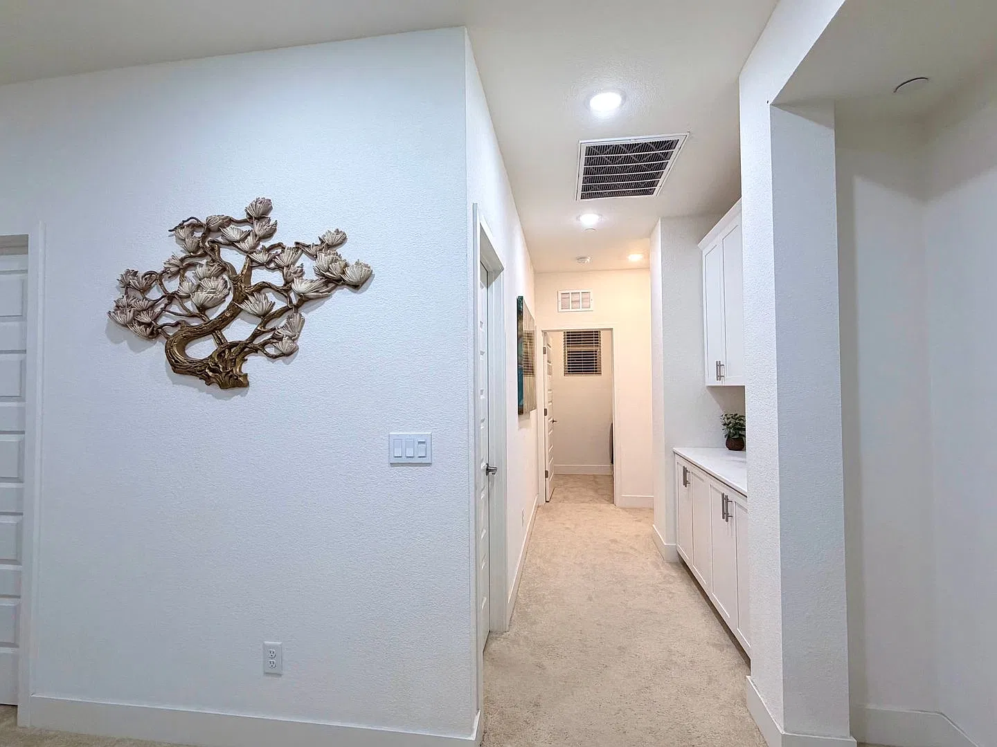 Beautifully maintained 4-bedroom, 3-bath, 2,365 sq ft in Folsom — Photo 3