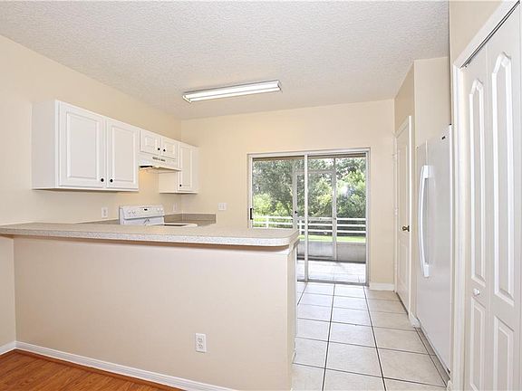5th image of 408 Wilton Cir