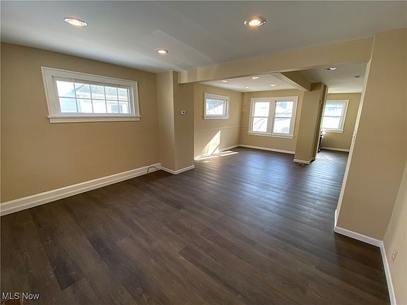2nd image of 5161 Greenhurst Dr