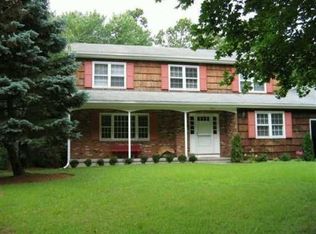 11 Denhurst Pl, Darien, CT 06820