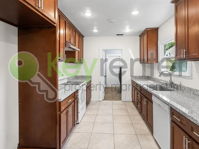 2905 Garfield Ave — Photo 16
