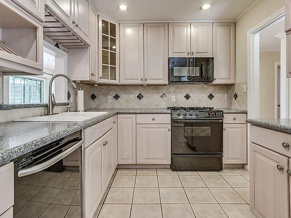 3rd image of 2137 Huntleigh Dr