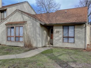 32 Colony West Dr, Champaign, IL