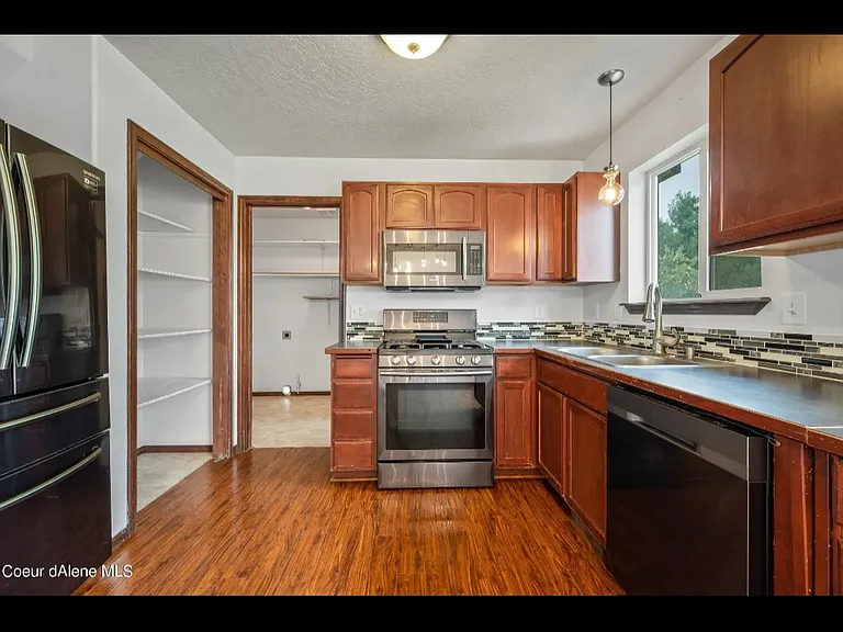 2635 W Wilbur Ave — Photo 7