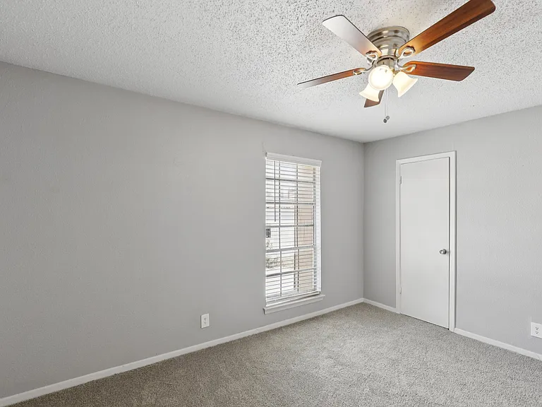 Whisperwind Apartments — Photo 33