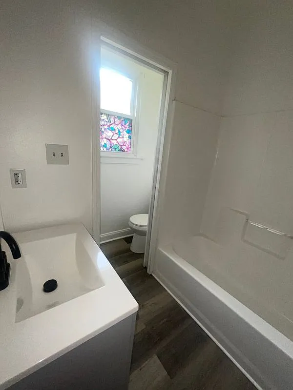 6 bed, 2.0 bath, 852 sqft, $1,450 — Photo 2