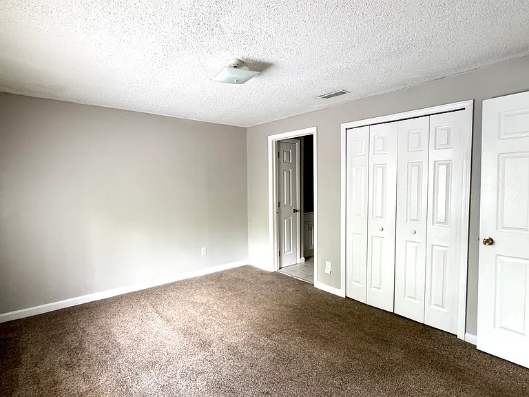 Cedar Creek Apartments — Photo 9