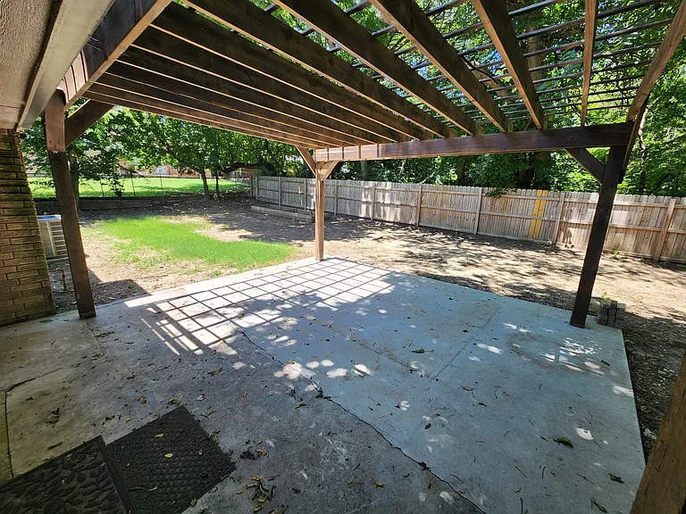 2010 E Foster Dr — Photo 16